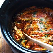 Super Easy Skinny Veggie Crockpot Lasagna - a handful of simple ingredients for a healthy family dinner. | https://change-fatloss.today